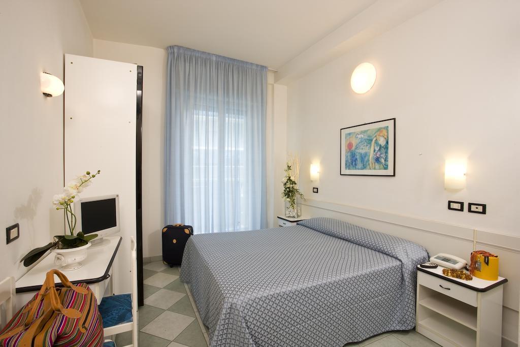Hotel Elite Cattolica Zimmer foto